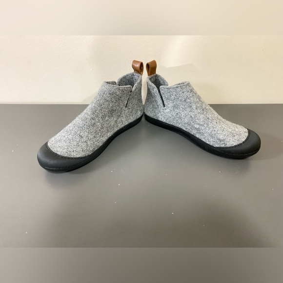 Huckberry Gray and Black Men's Loafers - Picture 2 of 14